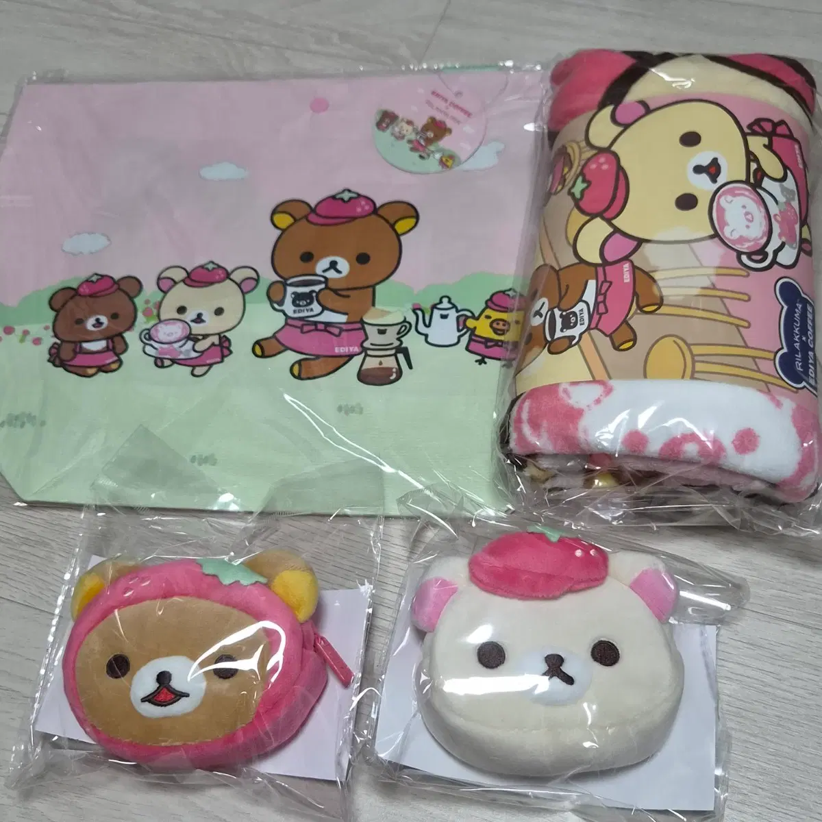 Free Shipping) Ediya Strawberry Rilakkuma Goods Bulk